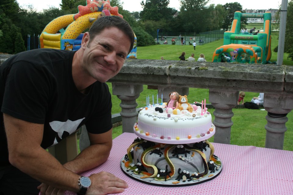 http://caroldeaconcakes.com/cake-baked-for-a-party-steve-backshall-attended/