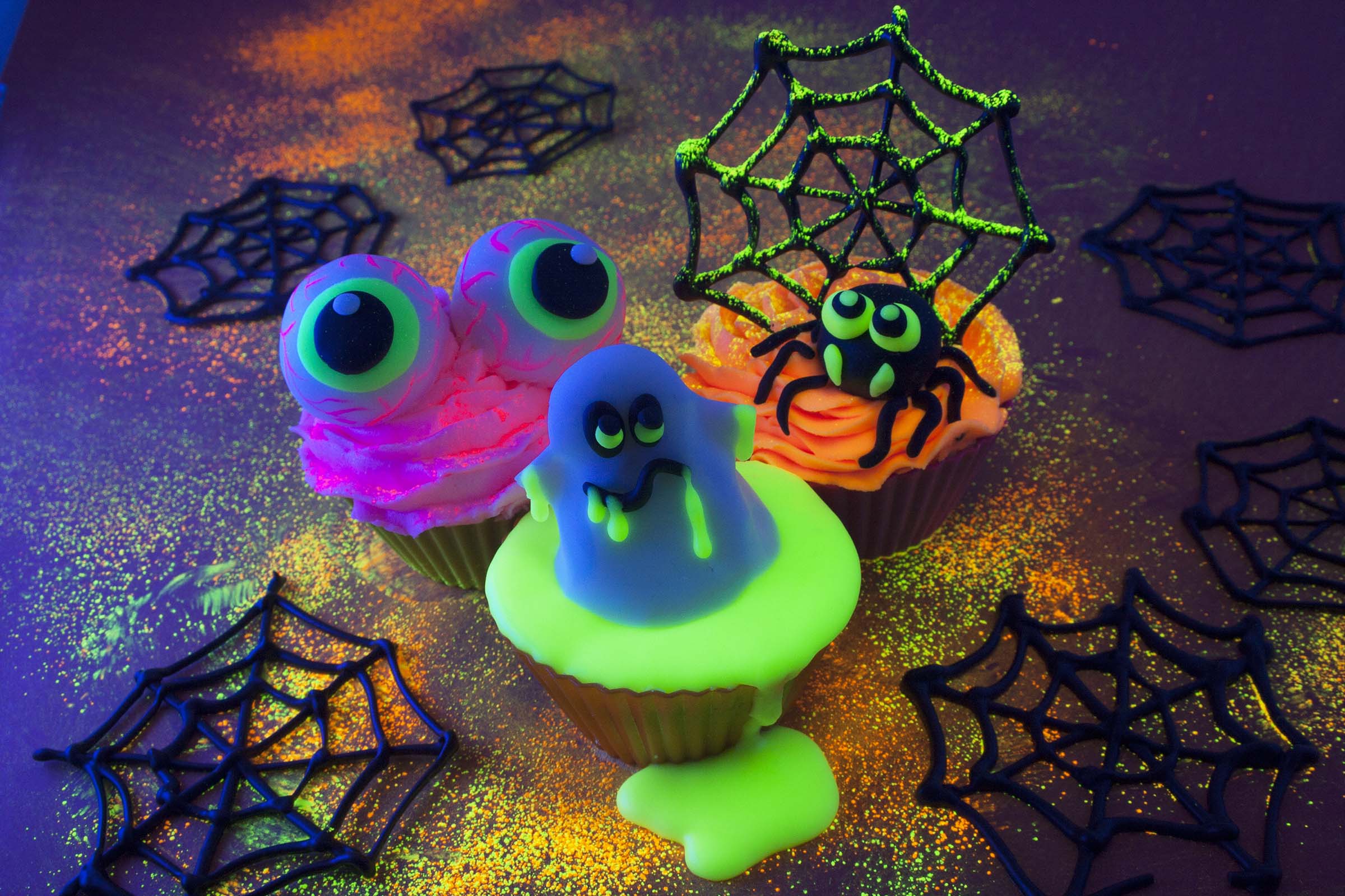 http://caroldeaconcakes.com/halloween-cupcakes/